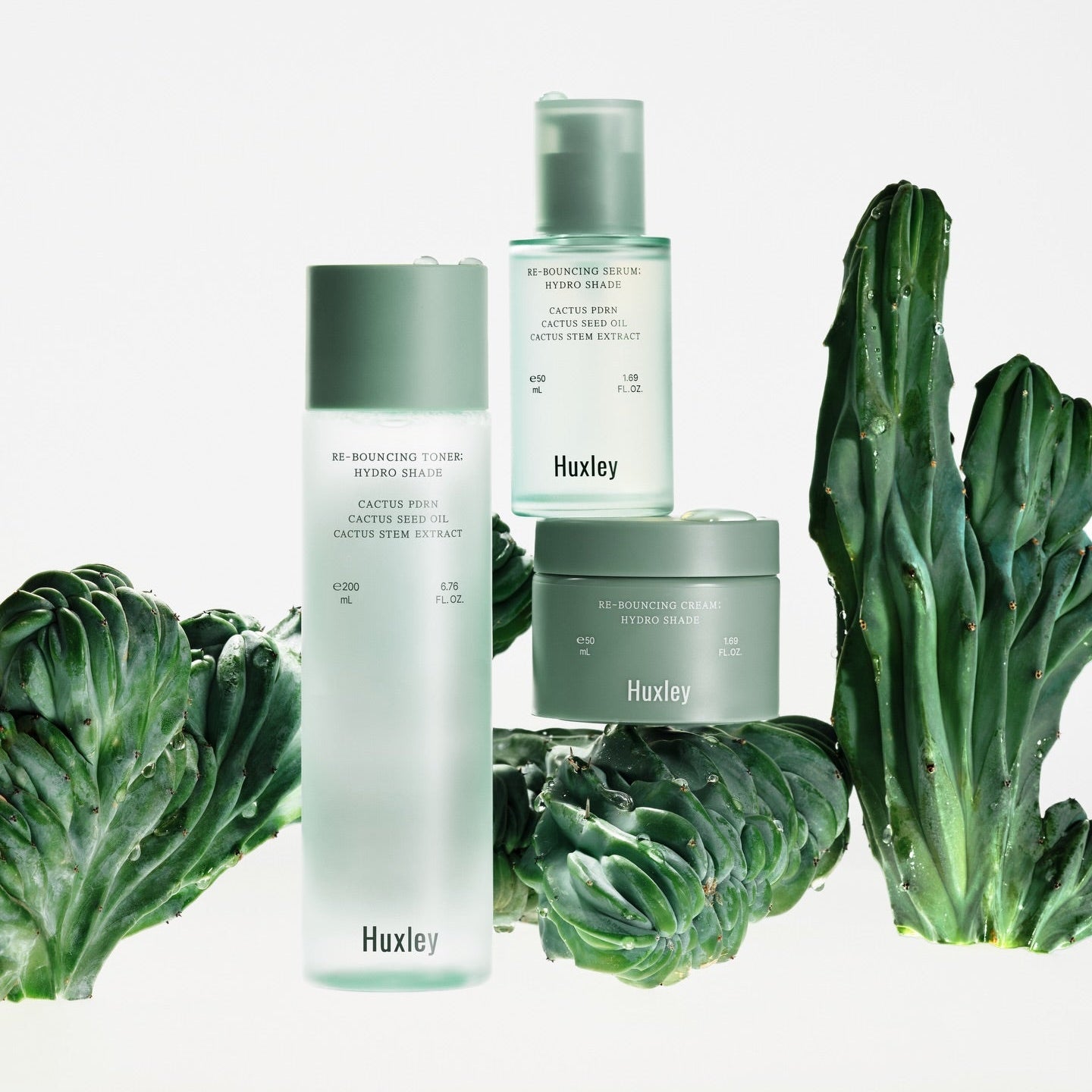 HUXLEY Rebouncing Toner Hydro Shade 200ml, flacon vert avec cactus en arrière-plan, marque Huxley, soin visage hydratant