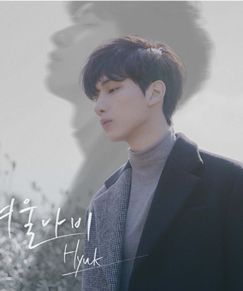 HYUK - 1st Album - Album Kpop par HYUK : photo du membre en tenue sombre, ambiance studio minimaliste, pochette K-pop