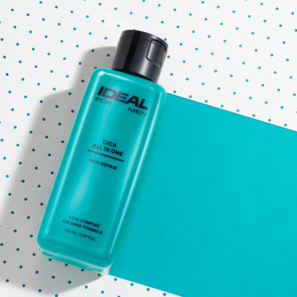 IDEAL FOR MEN Cica All-in-One 150ml de la marque IDEAL FOR MEN, flacon turquoise sur fond à pois bleus.