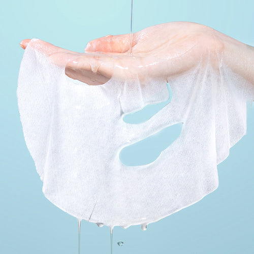 ILSO Peptide Pore Tension Mask 1 Sheets, marque ILSO : masque en tissu blanc sur peau sous l’eau, fond bleu.