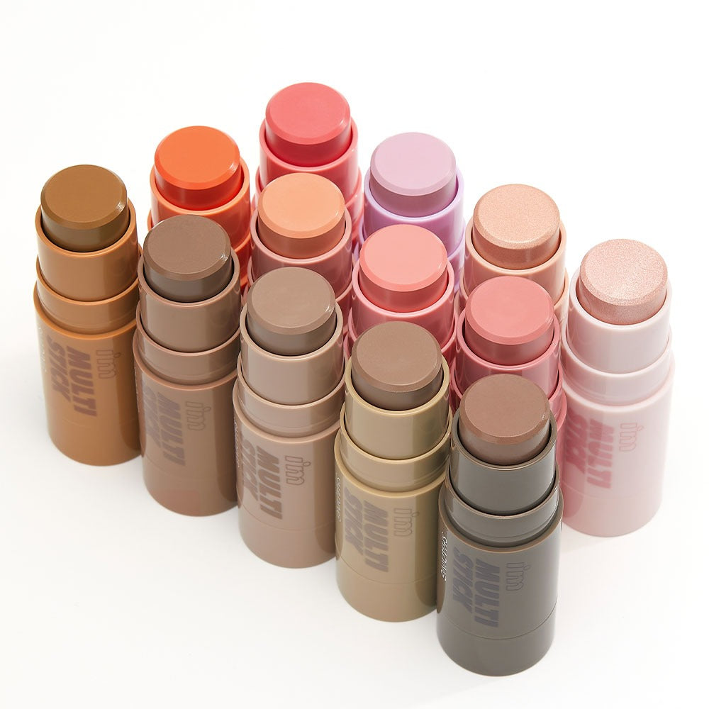I'M MEME  Multi Stick (Shading/Highlighter/Blusher), marque cosmétique, sticks en plusieurs teintes sur fond blanc