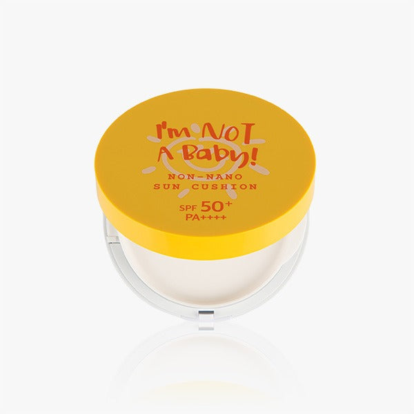 I'M NOT BABY Non-Nano Sun Cushion 25g SPF50+ PA++++, coussin solaire jaune de la marque sur fond blanc.
