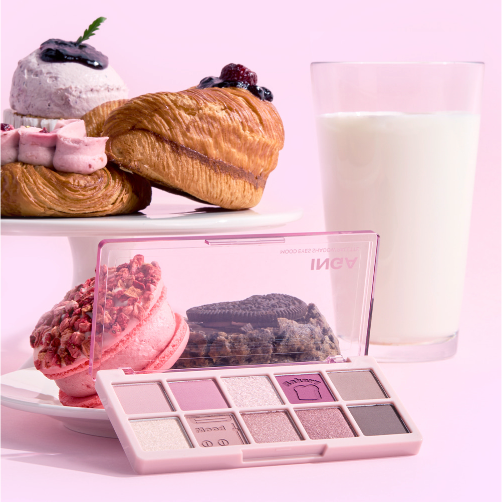INGA Mood Eyes Shadow Palette de la marque INGA, palette nude sur fond rose pastel avec croissants et pâtisseries.