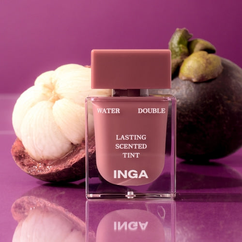 INGA Water Double Lasting Scented Tint 4.3g de la marque INGA, flacon sur fond violet avec fruits et reflet.