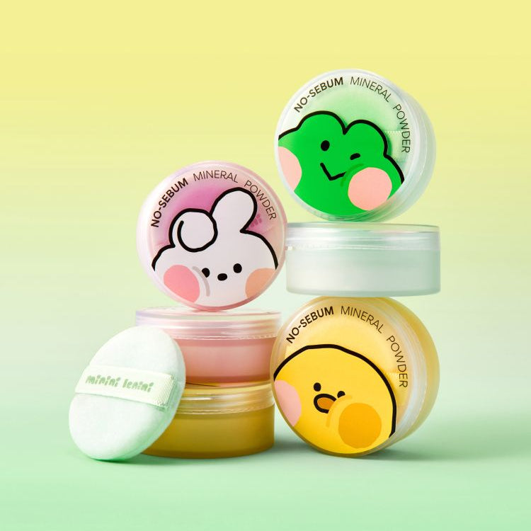 INNISFREE No Sebum Mineral Powder (5g) — pots et poudre, sur fond pastel, branding mignon et marque INNISFREE