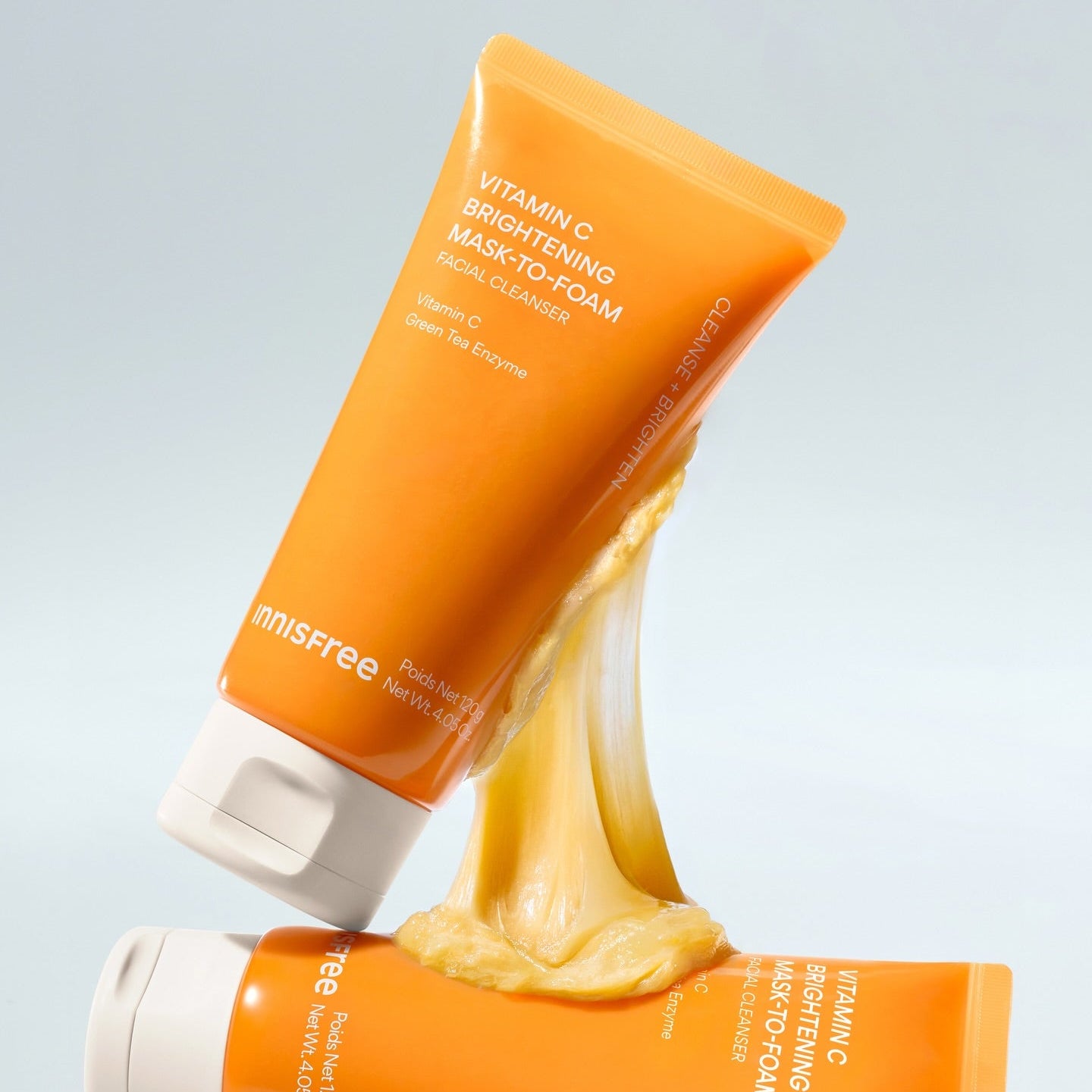 INNISFREE Vitamin C Brightening Pack-to-Foam 120g : tube orangé sur fond clair, mousse/gel de nettoyant déployé