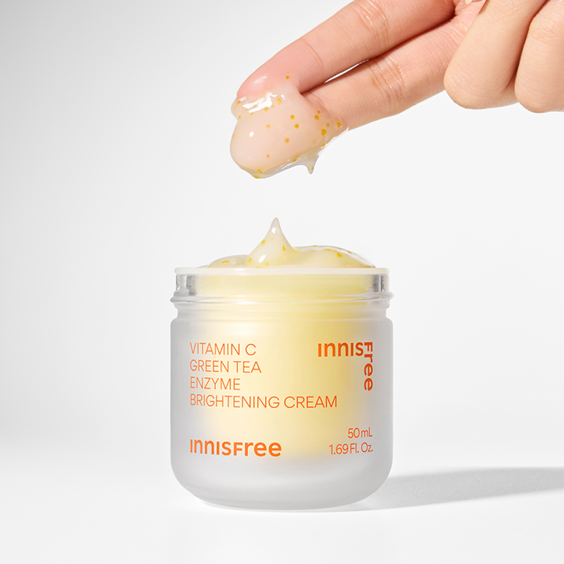 INNISFREE Vitamin C Enzyme Spot Toning Cream 50ml disponible sur Ma petite Coree, ton Eshop 100% K-beauty en direct de Seoul