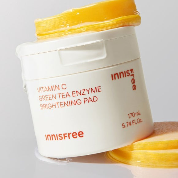 INNISFREE Vitamin C Green Tea Enzyme Brightening Pad 60p 170ml disponible sur Ma petite Coree, ton Eshop 100% K-beauty en direct de Seoul