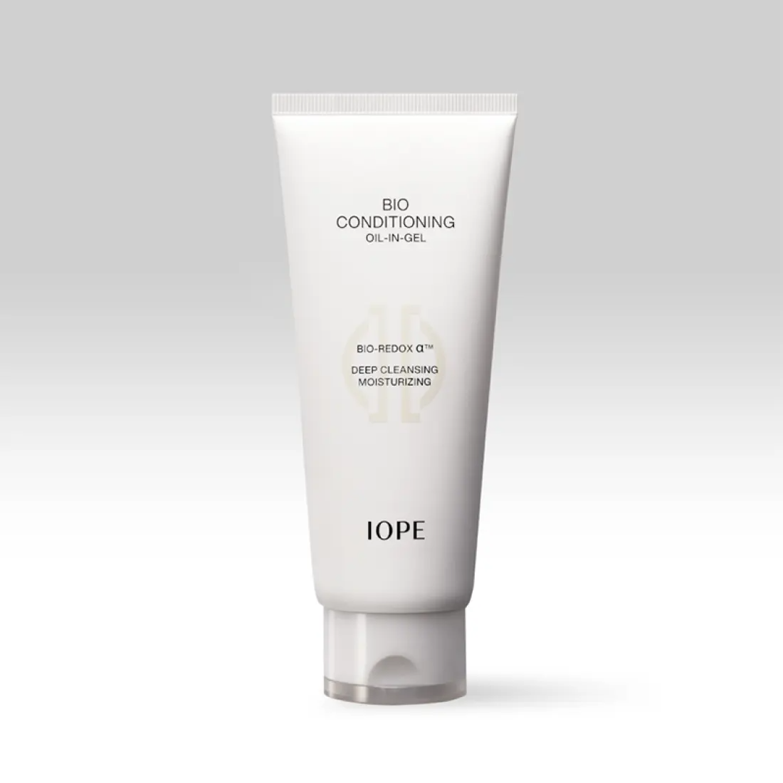 IOPE Bio Conditioning Cleansing Oil-in-Gel 150ml, tube de nettoyant IOPE sur fond clair, produit cosmétique en visuel