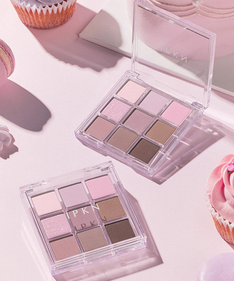 Palette maquillage IPKN Personal Mood All Palette Cool Pressed 6.8g avec nuances rosées et pâtisseries en arrière-plan.