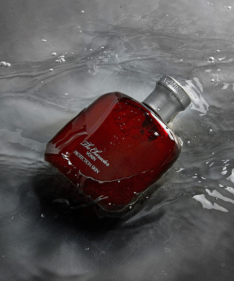 ISAKNOX  Bonin The Character 2 PeicePlanning Set, flacon en plastique rouge sous l’eau, marque ISAKNOX, décor splash.