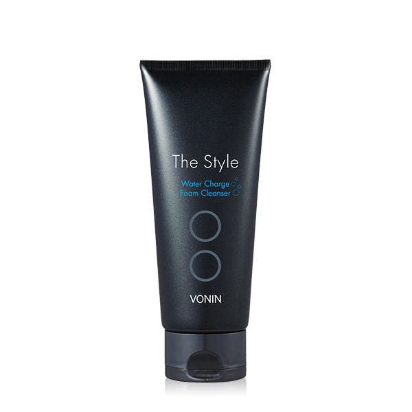 ISAKNOX  Bonin The Style Water Charge Foam Cleanser 150g, tube noir sur fond blanc, visuel produit en gros plan.