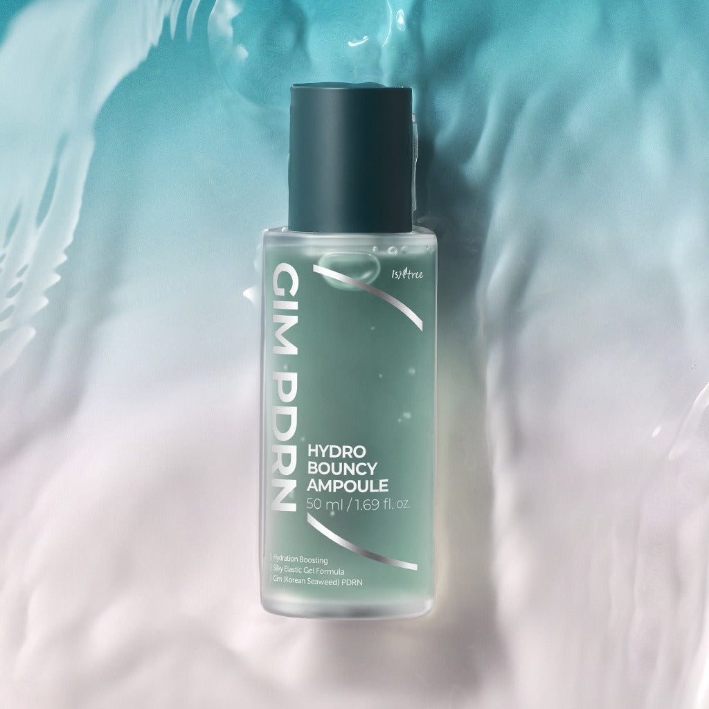 ISNTREE  Gim PDRN Hydro Bouncy Ampoule 50ml, flacon skincare sur fond bleu glacé, bulles et tissu texturé