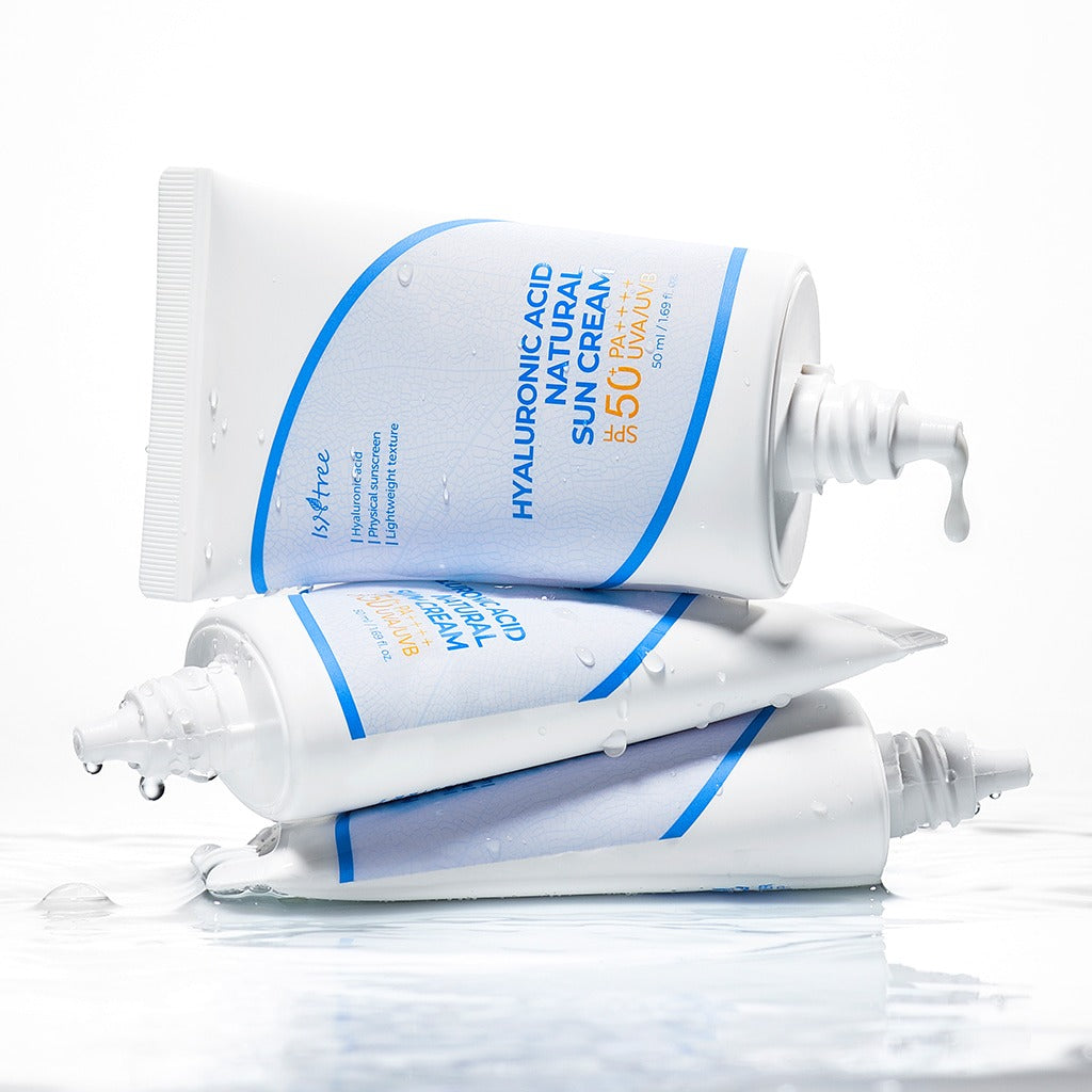 ISNTREE  Hyaluronic Acid Natural Sunscreen 50ml, tube crème solaire hydratante sur fond blanc, vue produit en studio