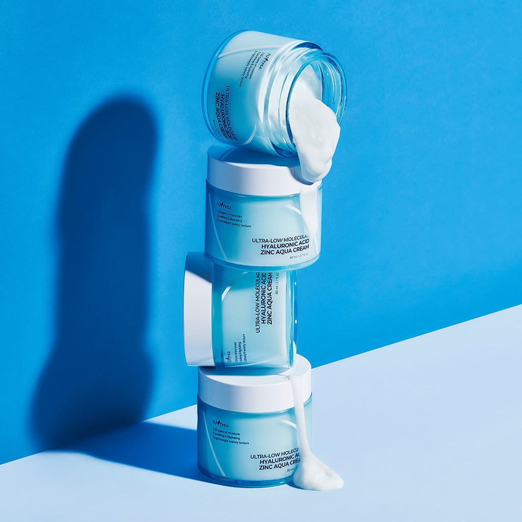 ISNTREE  Hyaluronic Acid ZINC Moisture Cream 80ml, flacons crème hydratante sur fond bleu, mise en scène produit.