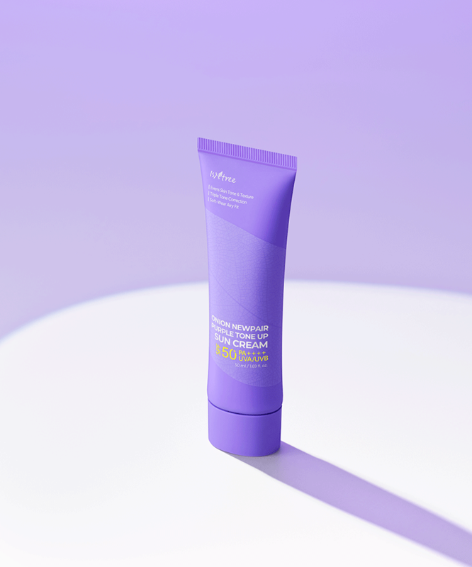 ISNTREE Onion Newpair Purple Tone-Up Sunscreen 50ml, tube violet de la marque ISNTREE sur fond pastel lilas