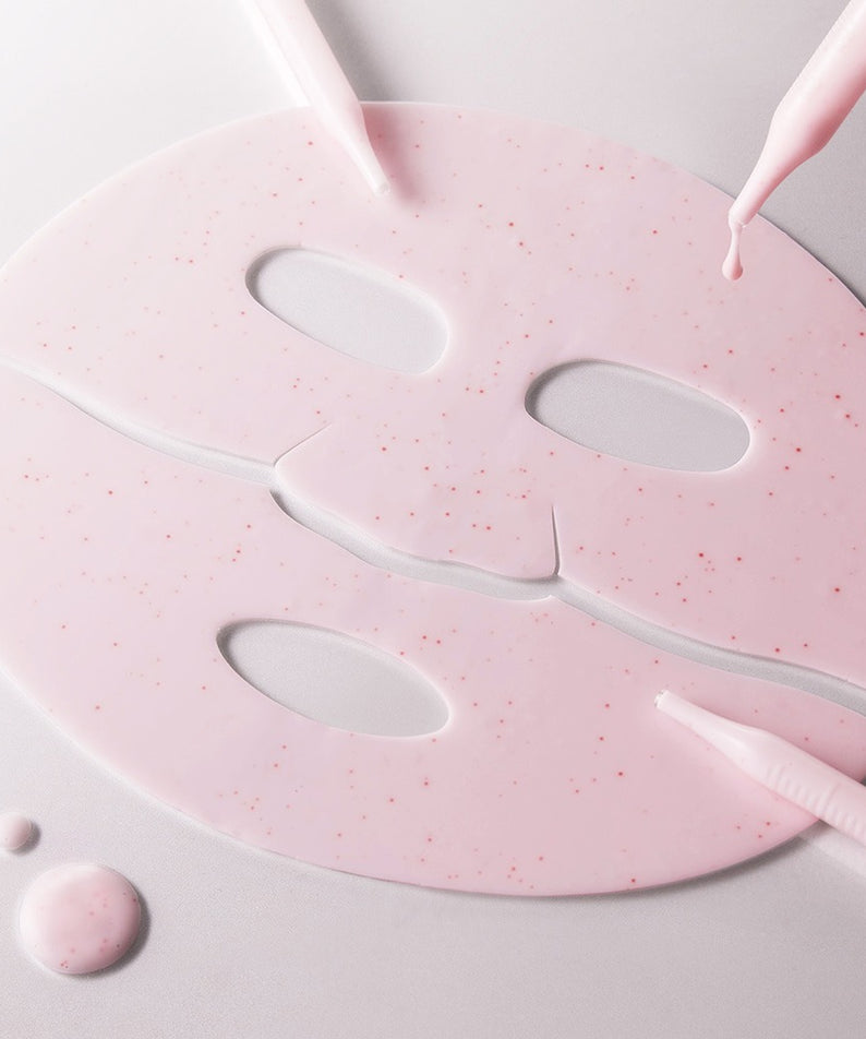 ISNTREE  Plum Peptide Plumping Gel Mask 30g x 4 sheets : masque gel à la prune sur serviette, marque ISNTREE, gouttes roses.