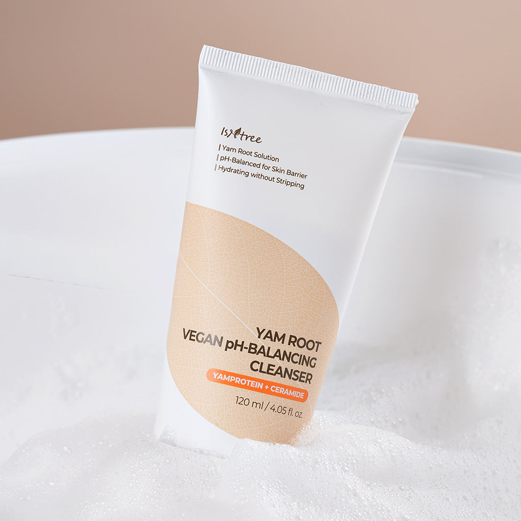 ISNTREE Yam Vegan Mildly Acidic Cleanser 120ml de la marque ISNTREE sur fond crème, flacon blanc et étiquette.