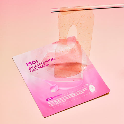 ISÓI Brightening Gel Mask 29g 1 sheet, 5 pieces : masque gel, marque ISOI, en feuille avec poche en gel sur fond rose.