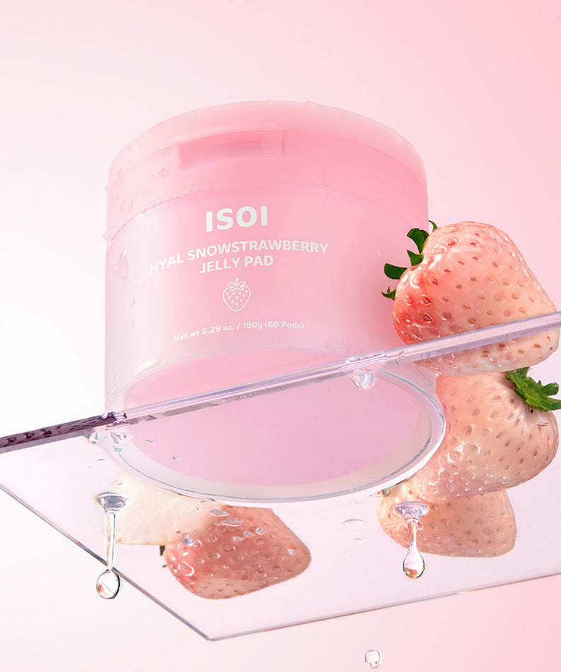 ISOIN Hyal Snowflake Strawberry Jelly Pad 60 sheets ISOI, pad rose et fraise en contexte visuel maquillage/soin beauté.