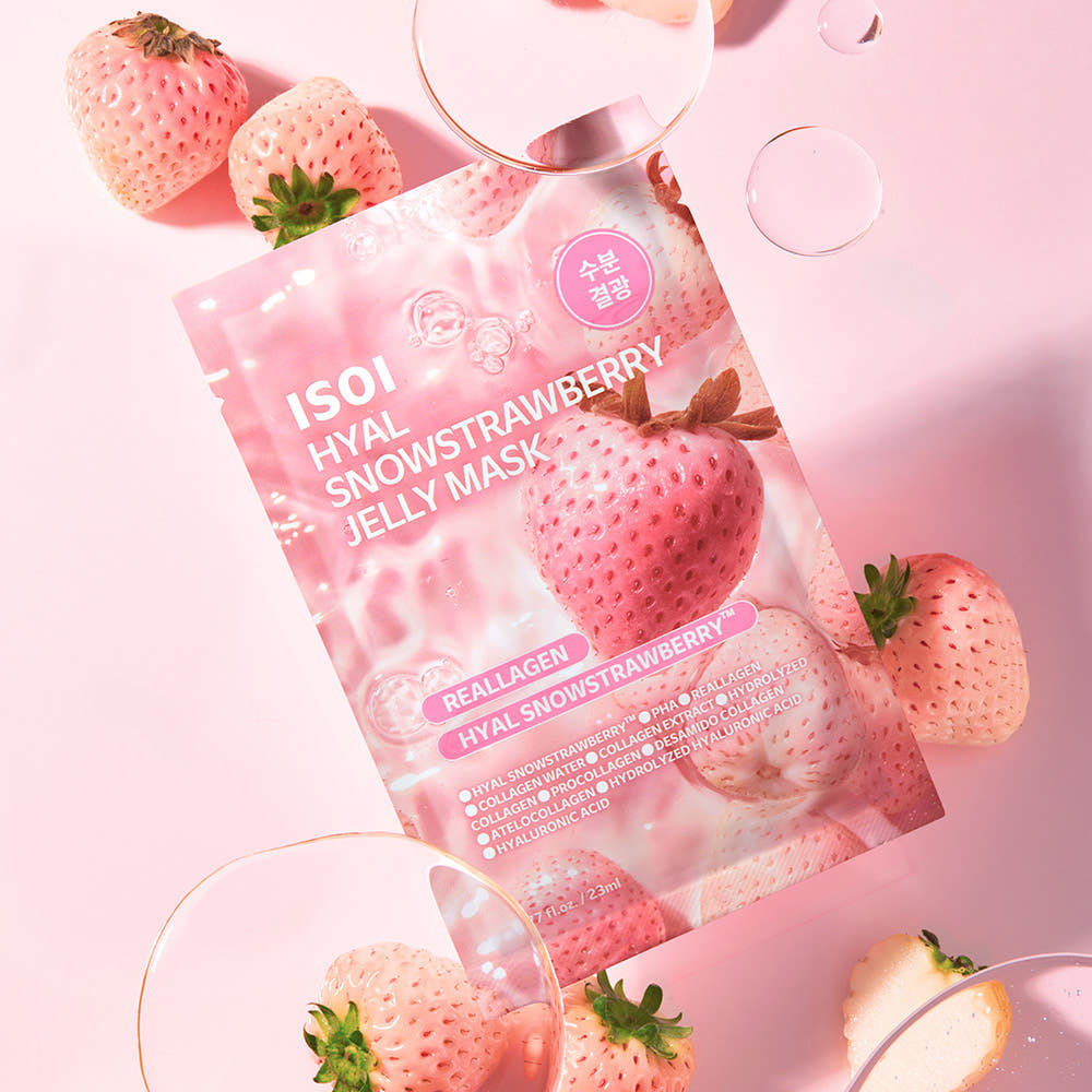 IS0I Hyal Strawberry Jelly Mask 23ml 1 Sheet de la marque ISOI, masque visage en feuille fraise sur fond rose.