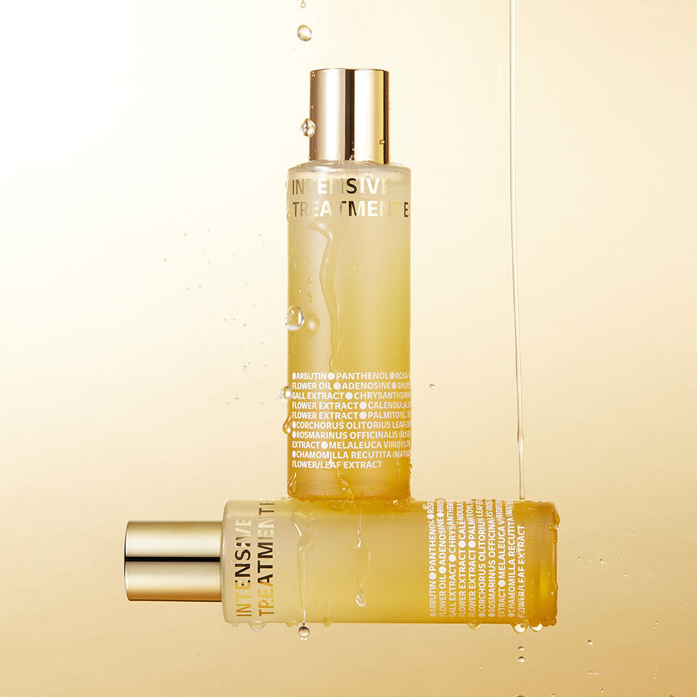 ISOI Intensive Treatment Essence 130ml, flacon doré avec gouttes sur fond beige, produit de la marque ISOI