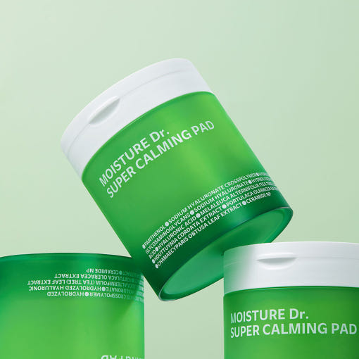 Décris l'image en français : ISOI Moisture Doctor Super Calming Pads 260g x 60 sheets, marques ISOI, pots verts sur fond clair