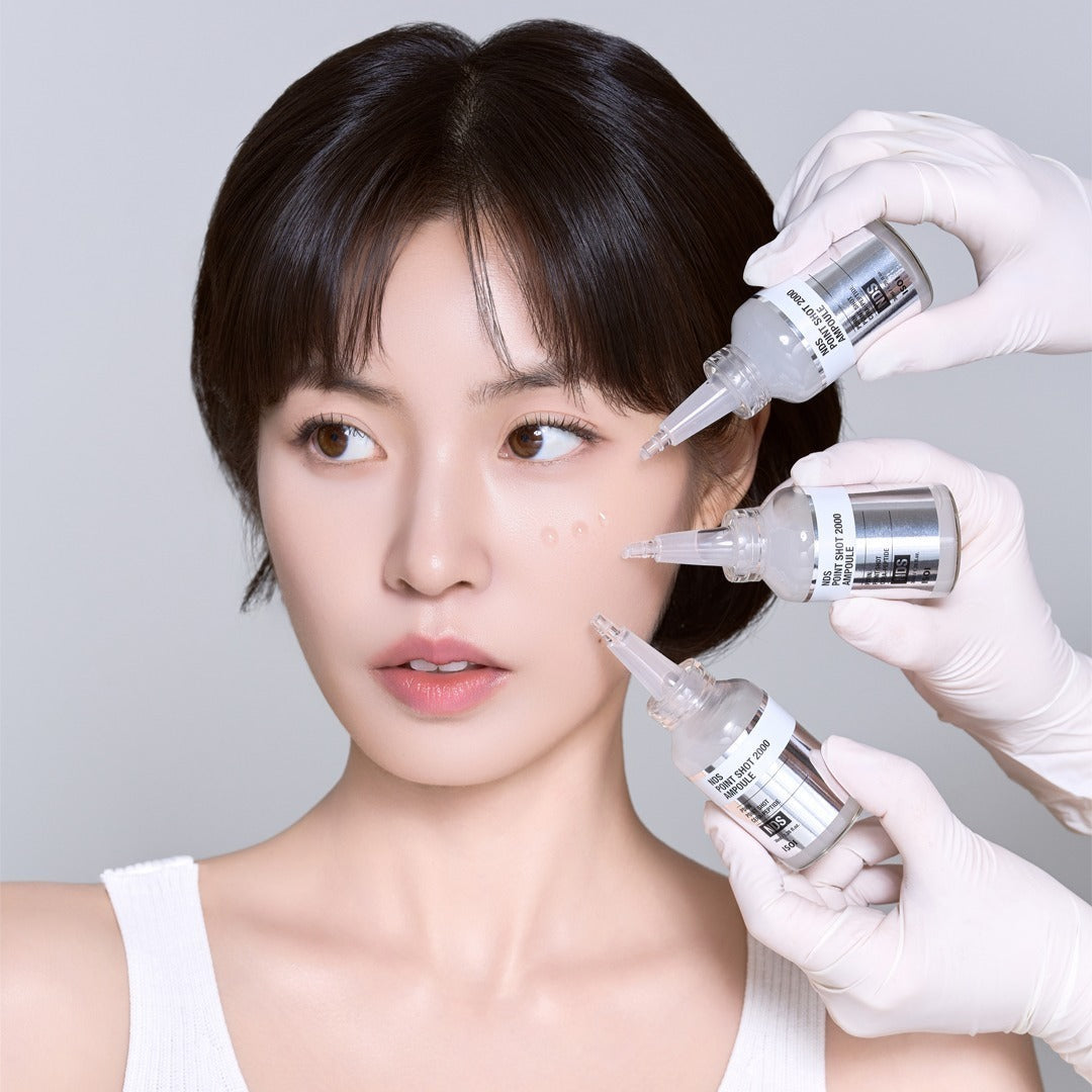ISOI NDS Point Shot 2000 Ampoule 38ml, marque ISOI : application en esthétique par seringue sur visage, gants blancs.