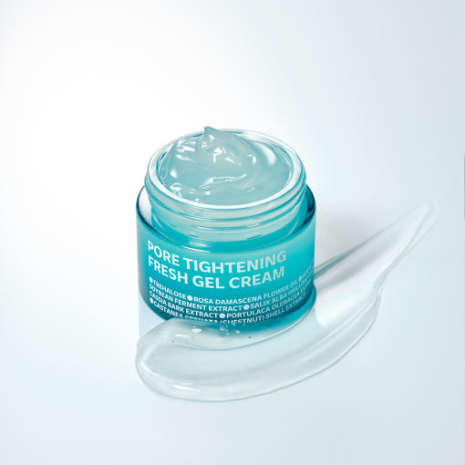 ISOI Pore Tightening Fresh Gel Cream 50ml, crème gel raffermissante ISOI sur fond bleu clair, texture fraîche en contexte visuel