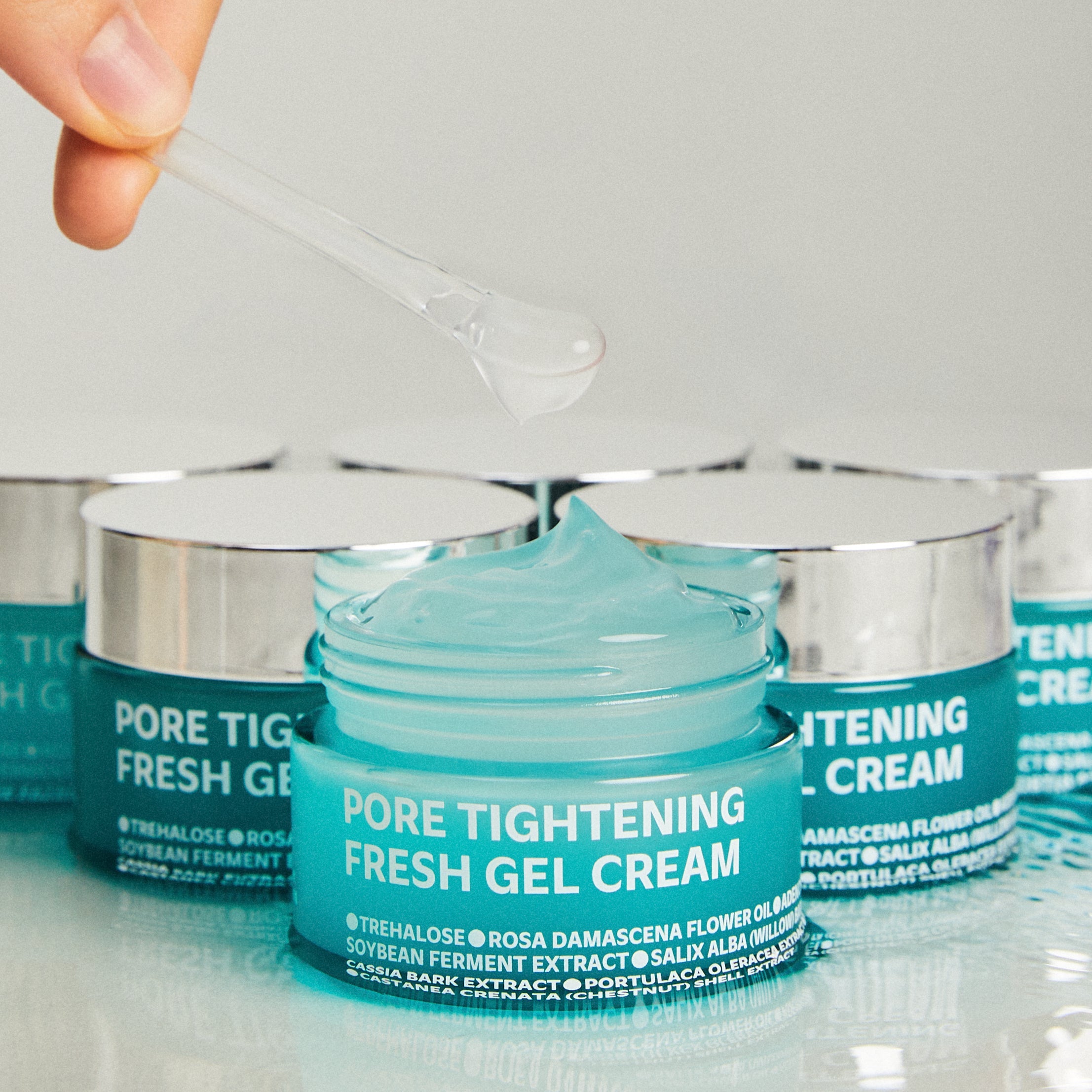 ISOI Pore Tightening Fresh Gel Cream 50ml, gel bleu frais sur pot au contexte skincare, flacon sur fond clair