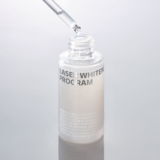 ISOI Whitening Ampoule/Laser Whitening Program 30ml : flacon blanc avec pipette, contexte beauté sur fond clair.
