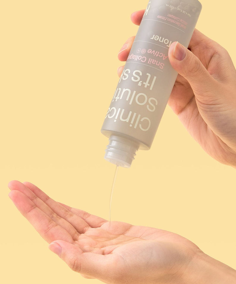 IT'S SKIN Snail Collagen Active Toner 120ml versé dans la main, hydratation