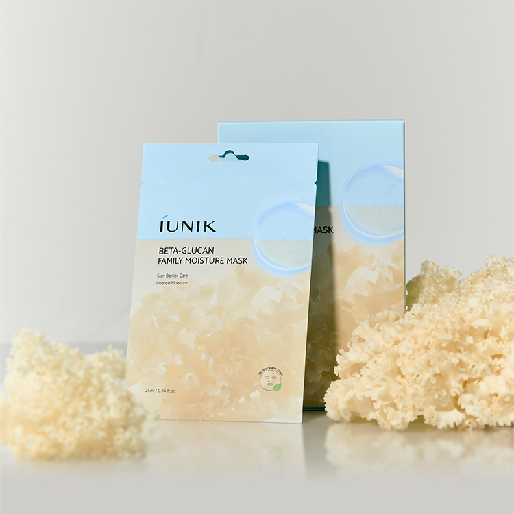 IUNIK Beta Glucan Family Moisture Mask (10 sheets) de la marque IUNIK, masques hydratants sur fond crème et fleurs