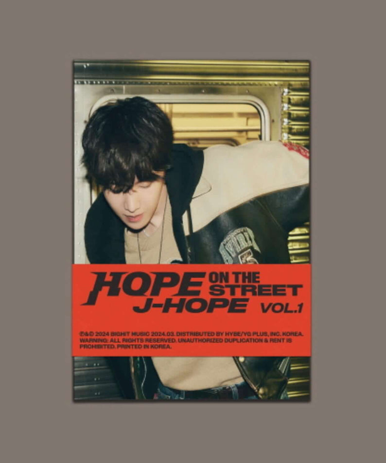 J-HOPE - [HOPE ON THE STREET VOL.1] (Weverse Albums ver.) - Album Kpop : couverture avec photo du chanteur dans une scène urbaine