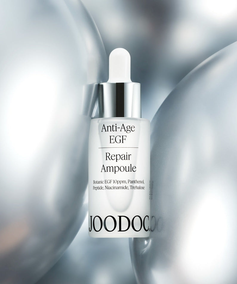 JOODOC  Anti-Age EGF Regeneration Super Ampoule 30ml : flacon sérum anti-âge sur fond bleu, ambiance soins beauté.