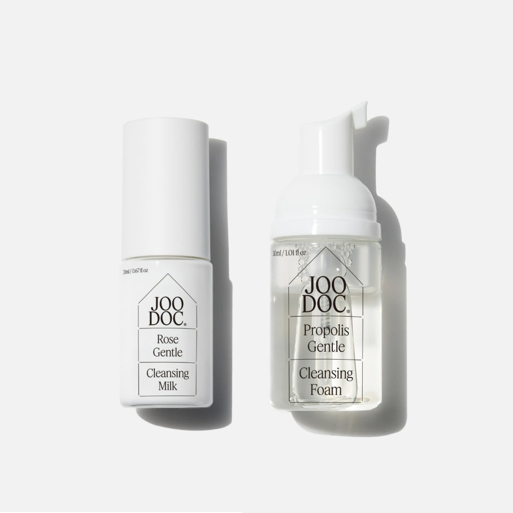 JOODOC  Cleansing Travel Kit 20ml+30ml : flacons de nettoyants en contexte blanc, marque JOODOC en vue.