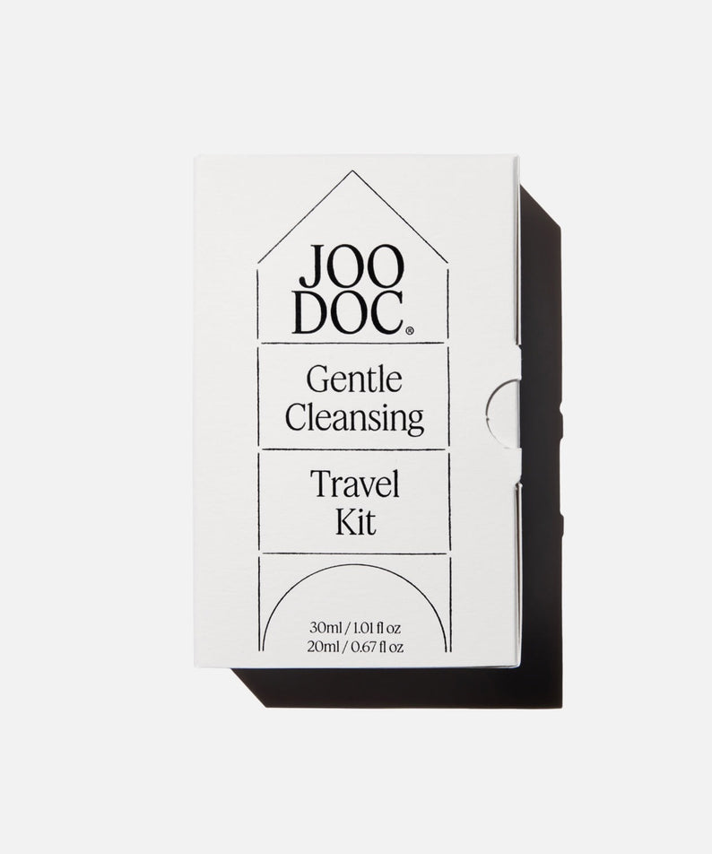 Décris l'image en français : JOODOC  Cleansing Travel Kit 20ml+30ml, coffret voyage sur fond clair, marque JOODOC visible.