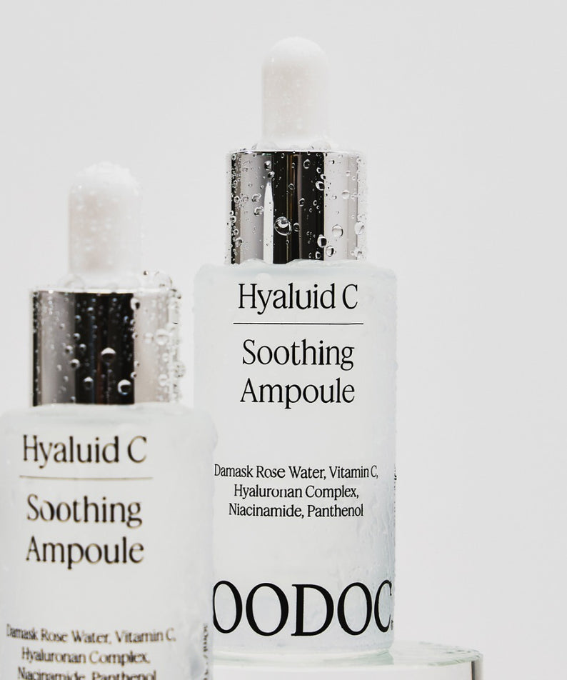 JOODOC  Hyaluid C Soothing Ampoule 30ml, flacons sérum apaisant sur fond clair, gouttes, branding produit.