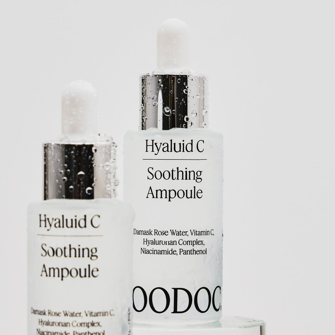 JOODOC  Hyaluid C Soothing Ampoule 30ml, flacons sérum apaisant sur fond clair, gouttes, branding produit.