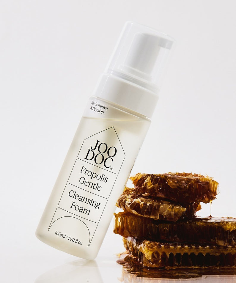JOODOC Propolis Gentle Cleansing Foam 160ml, mousse nettoyante de la marque JOODOC avec propolis, sur fond blanc