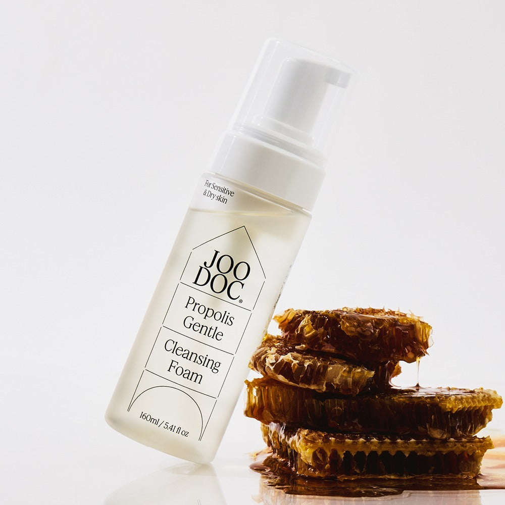 JOODOC Propolis Gentle Cleansing Foam 160ml, mousse nettoyante de la marque JOODOC avec propolis, sur fond blanc