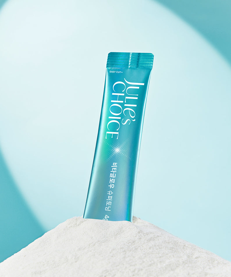 JULIE'S CHOICE Vita Glow Super Toning de la marque JULIE'S CHOICE, tube bleu sur fond bleu clair, visuel produit.