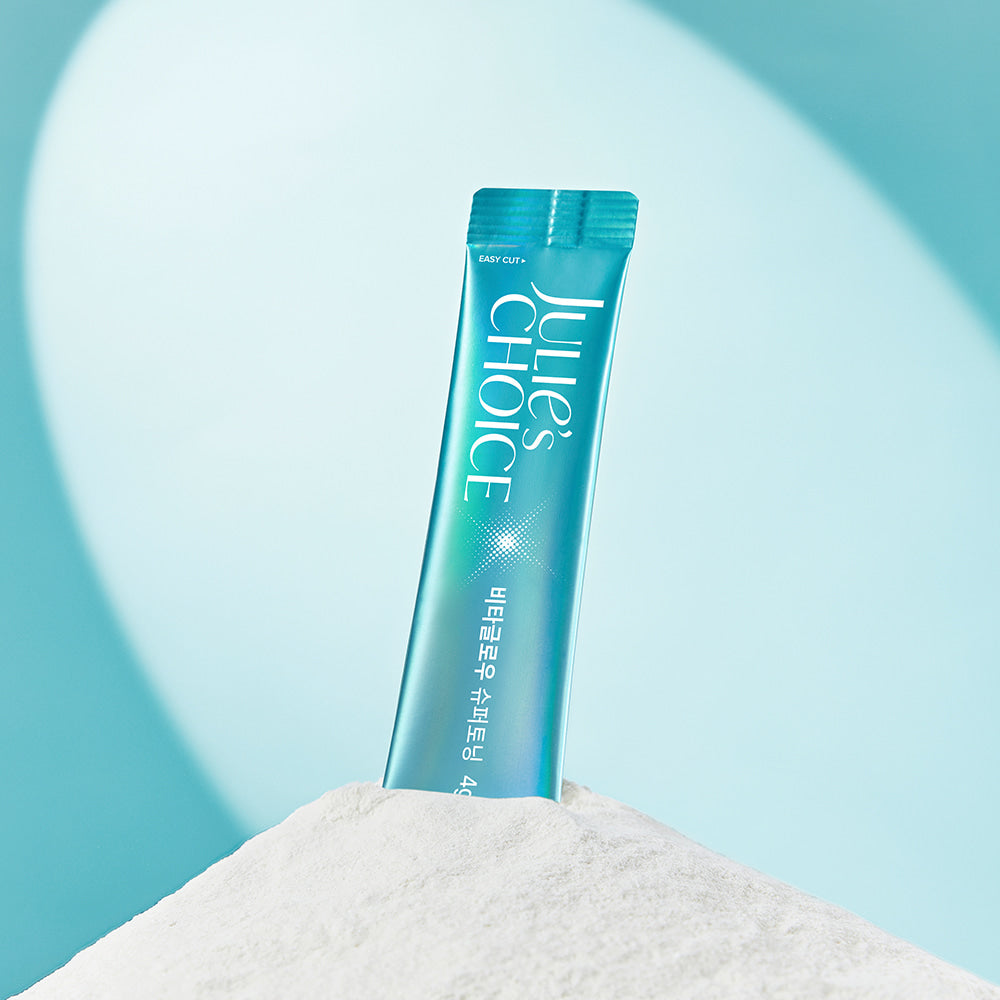 JULIE'S CHOICE Vita Glow Super Toning de la marque JULIE'S CHOICE, tube bleu sur fond bleu clair, visuel produit.