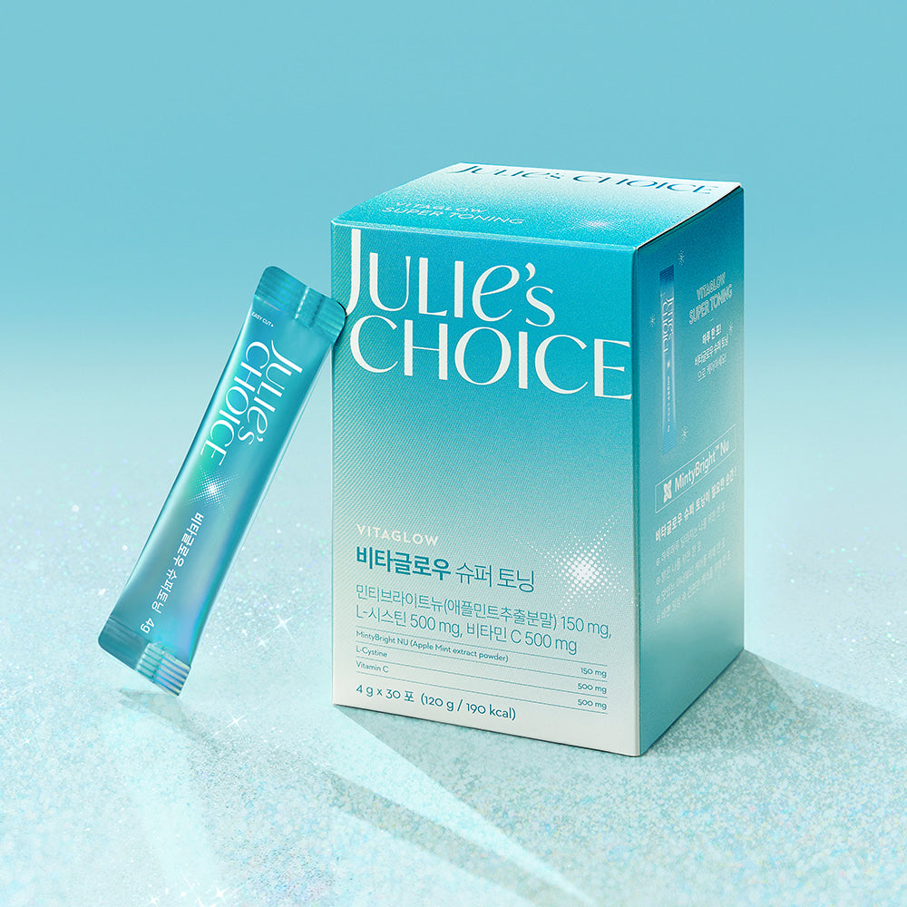 JULIE'S CHOICE Vita Glow Super Toning de la marque, flacon et boîte sur fond bleu clair, contexte produit cosmétique