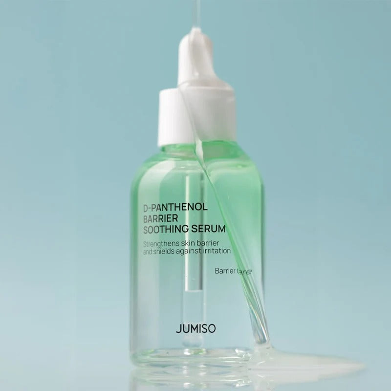 JUMISO D-Panthenol Barrier Soothing Serum 70ml de JUMISO, flacon vert sur fond bleu, gouttelette d’appoint visuelle.