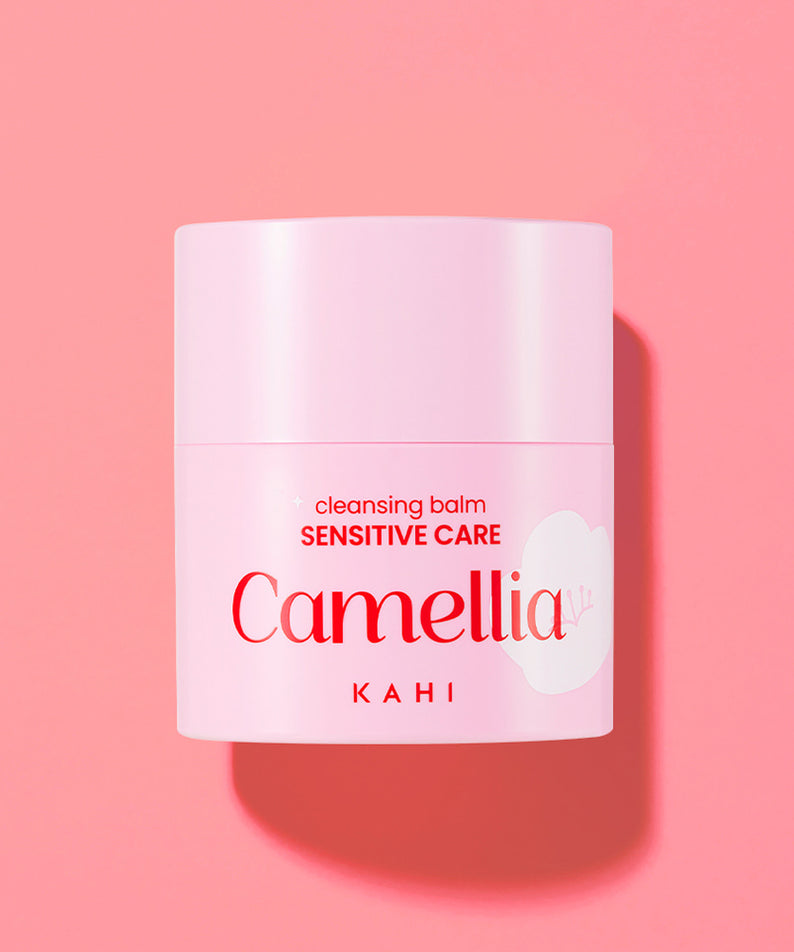 KAHI Cleansing Balm Sensitive Care 50ml, baume nettoyant Camellia sur fond rose, packaging produit.
