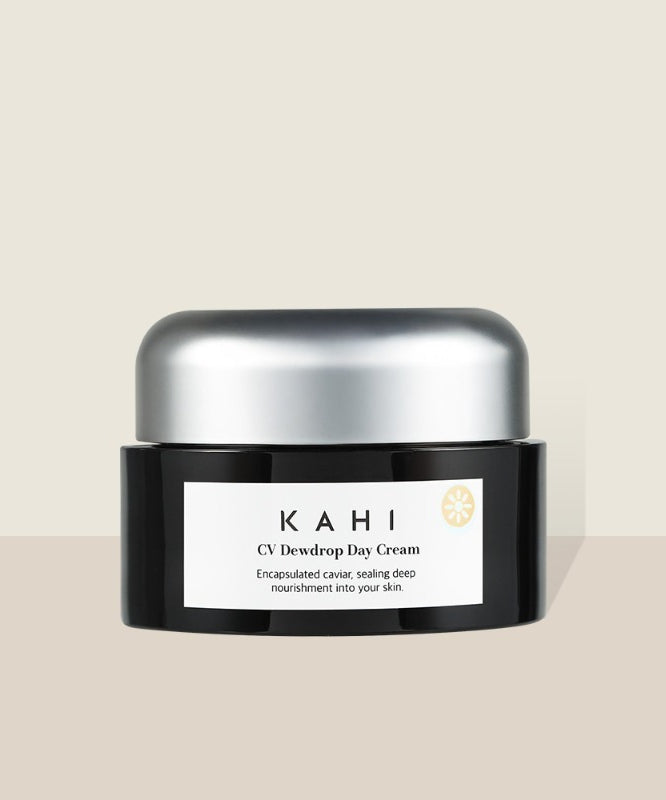 Image du pot de KAHI CV Dewdrop Day Cream 50ml, crème de jour nourrissante pour la peau, sur fond beige élégant.