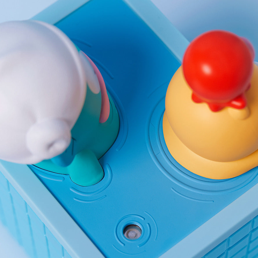 KAKAO FRIENDS  Hangyo-dong X Friends Humidifier Chunshik, humidificateur bleu avec personnages, gros plan dans une scène visuelle.