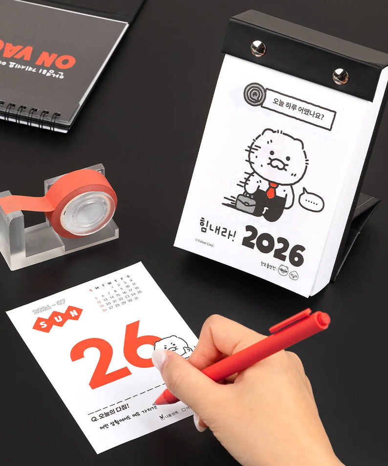 KAKAO FRIENDS  Life is Hard 2026 Calendar : calendrier 2026 avec personnage sur fond noir, main écrit, pack cadeau