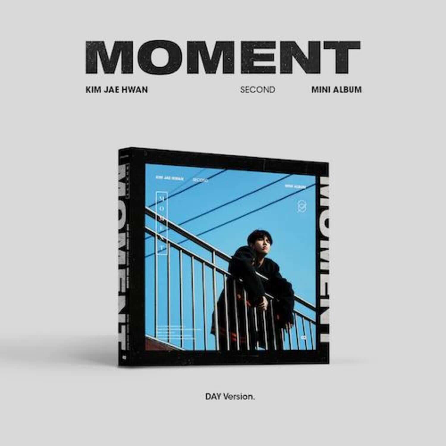 KIM JAEHWAN - 2nd Album [MOMENT] Day Ver. - Album Kpop : couverture DAY avec barrière bleue, affiche KIM JAEHWAN.